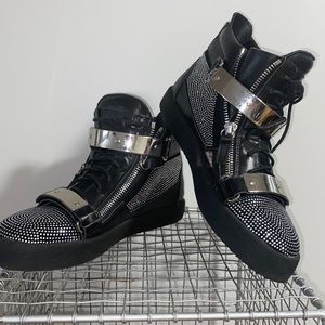 MEN HIGH FASHION SNEAKERS!!